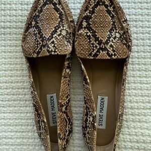 Steve Madden Tan Snake Print Studded Loafers (Like New) 8.5